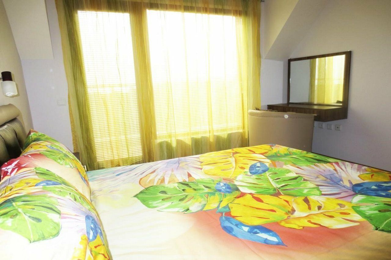 Fantasy Apartments Warna Exterior foto